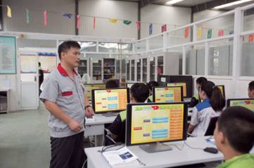 煙臺某學(xué)校開設(shè)飛機維修與計算機信息技術(shù)咨詢服務(wù)專業(yè)